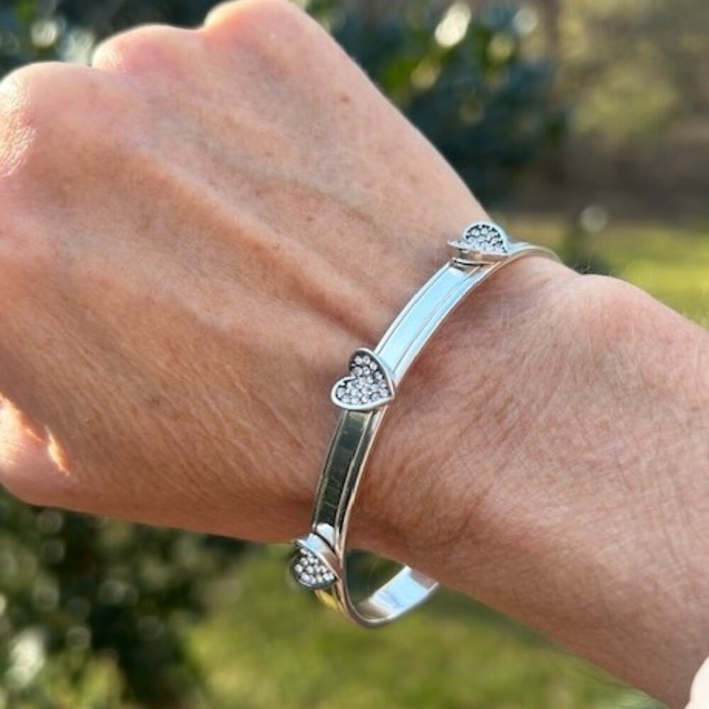❤️❤️BRIGHTON Chara Silver Heart Swarovski Crystal Cuff BRACELET - Picture 2 of 7